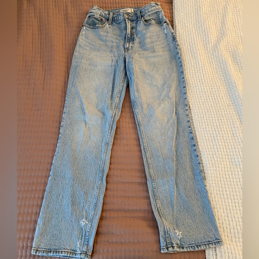 Abercrombie Curve Love Ultra High Rise 90s Straight Jean